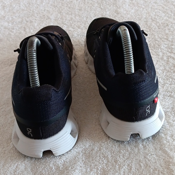 On Cloud 6 Comfort Running Shoes - Picture 8 of 16